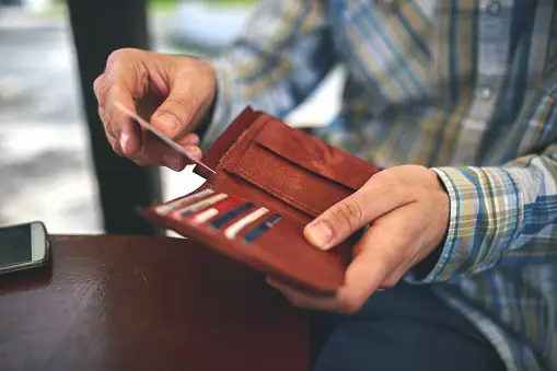 The Ultimate Guide to Men’s Wallet Brands in India